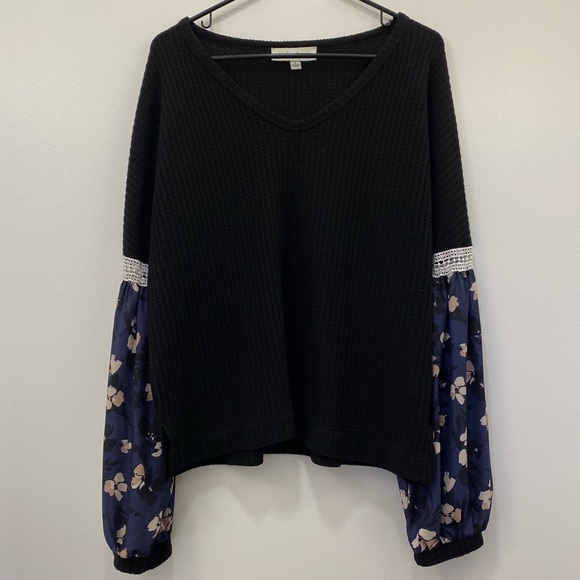 Waffle-knit sweater with floral balloon sleeves and lace detail - Picture 1 of 7